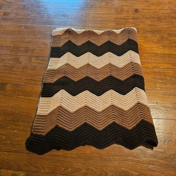 Vintage Handmade Crochet Afghan Blanket Throw Retro Chevron Granny Boho 64x50 - Picture 3 of 10